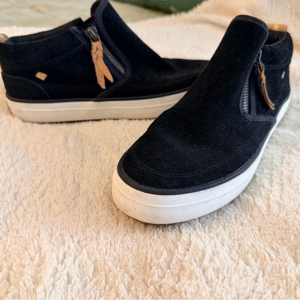 Sperry Women's Crest Lug Suede Side Zip Chukka Sneaker in black suede, size 7.5